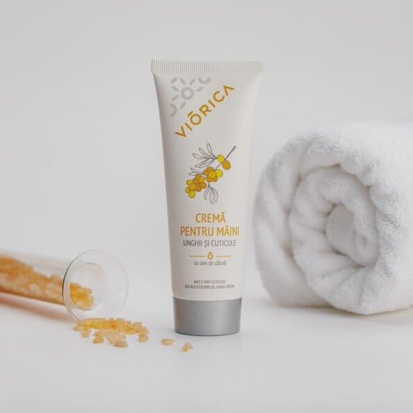 Cremă pentru mâini, unghii și cuticule